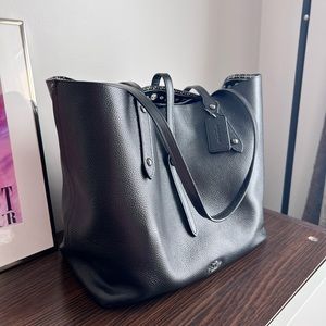 Coach Market Tote, Skull Bandanna Print, Black with black metal. Style 55528